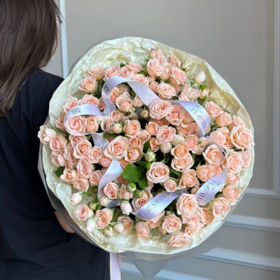 Моно букет из кустовых роз 25 шт