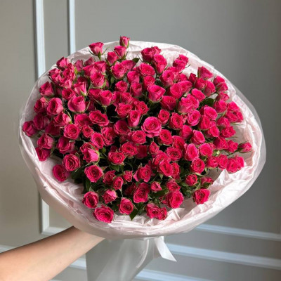 Моно букет из кустовых роз