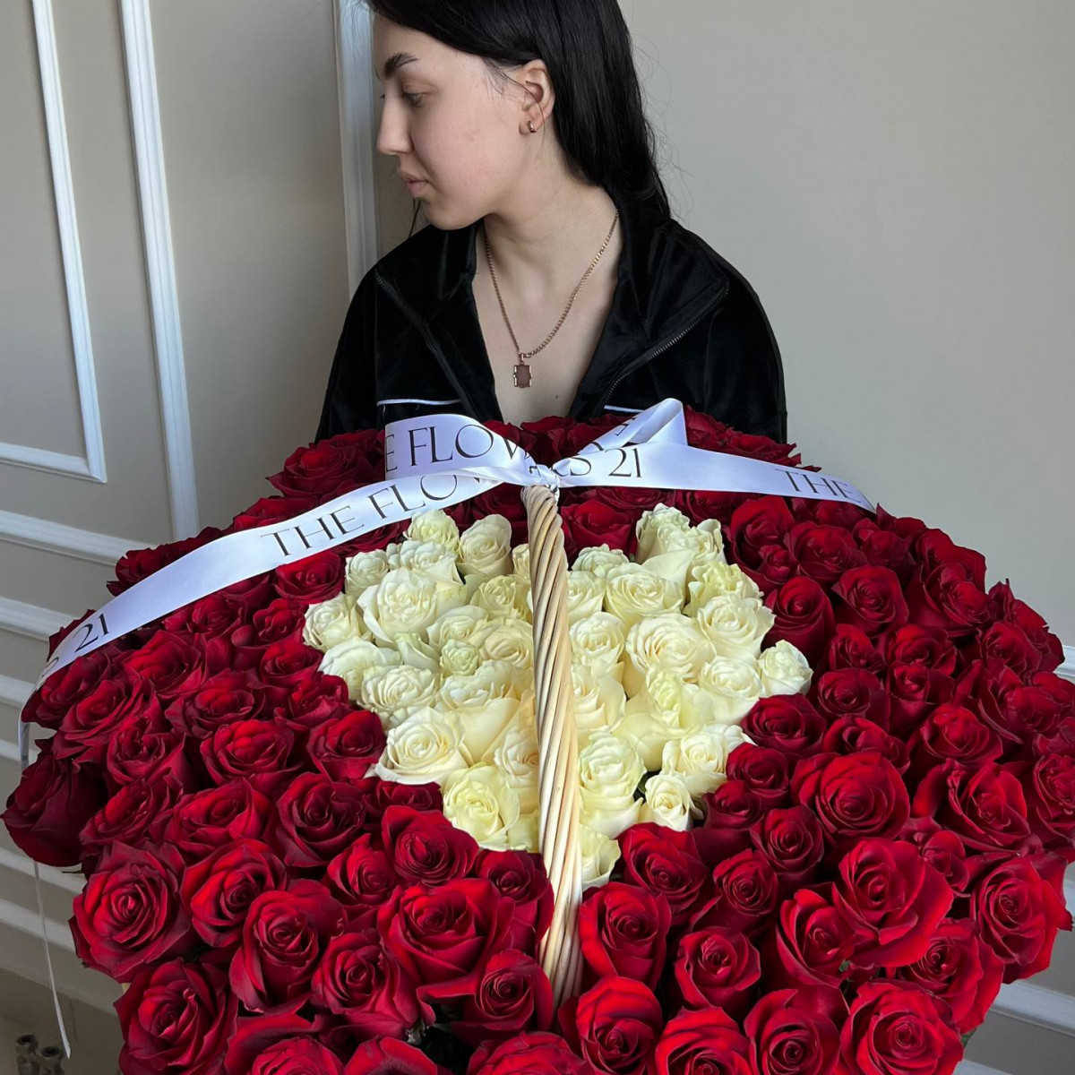 Корзина из 151 Розы в виде сердца