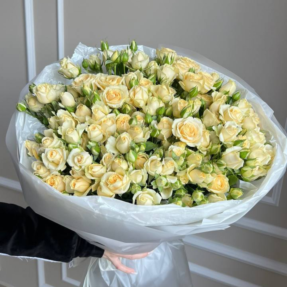 Букет из кустовых роз