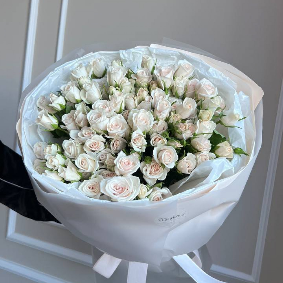 Моно букет из кустовых роз