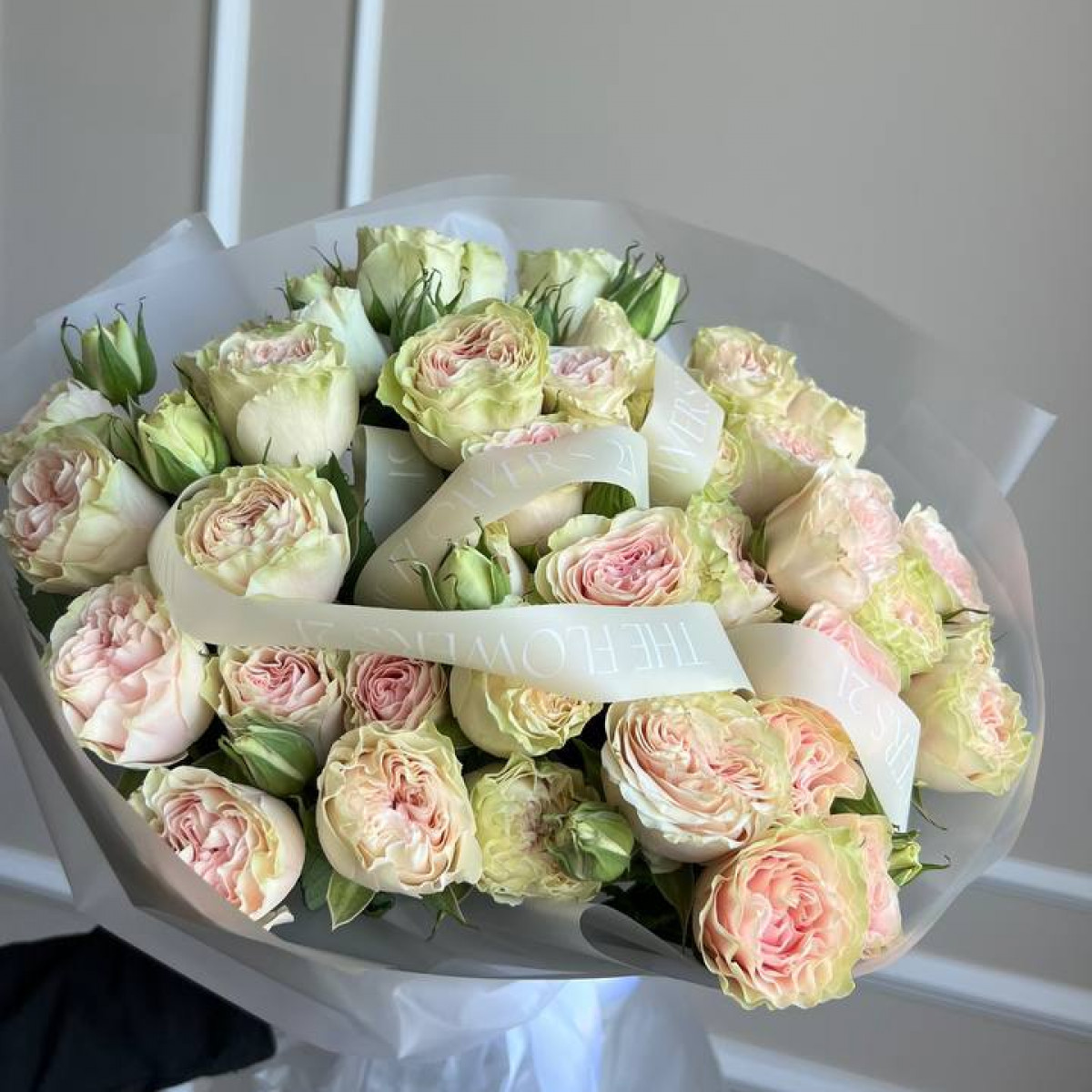 Моно букет из кустовых роз